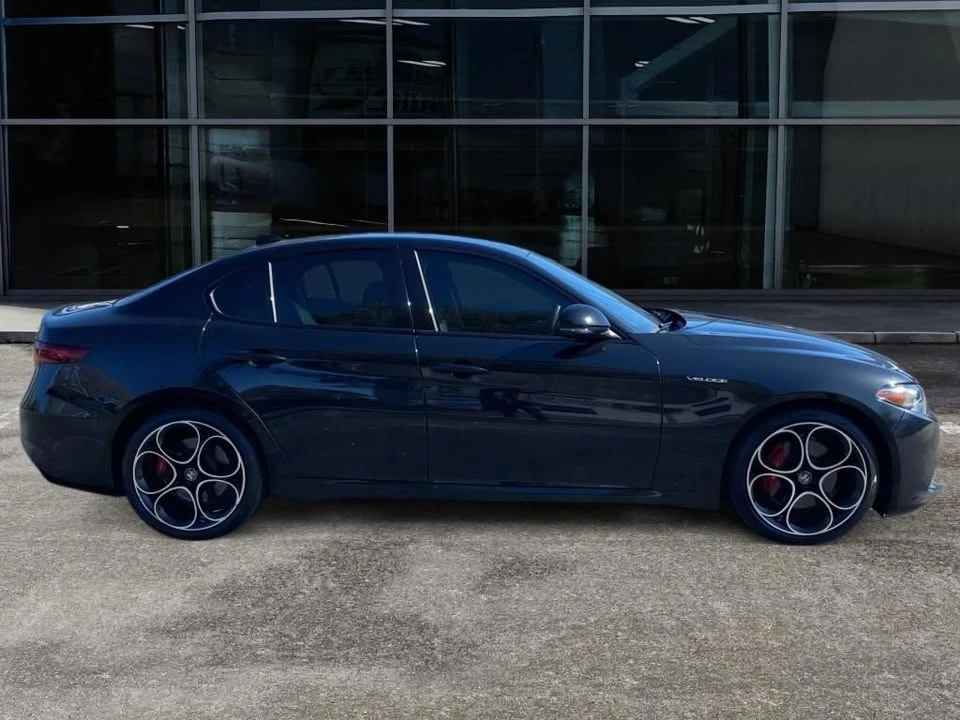 2022 Alfa Romeo Giulia - Image 2 of 19