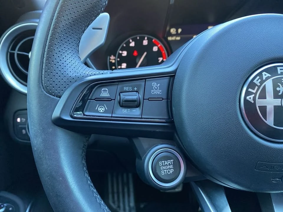 2022 Alfa Romeo Giulia - Image 17 of 19