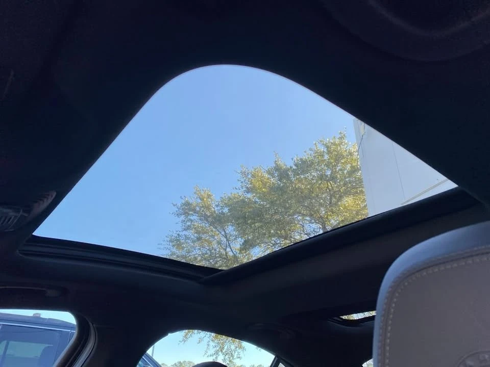 2022 Alfa Romeo Giulia - Image 15 of 19