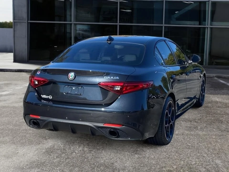 2022 Alfa Romeo Giulia - Image 5 of 19