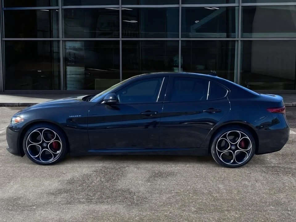 2022 Alfa Romeo Giulia - Image 4 of 19