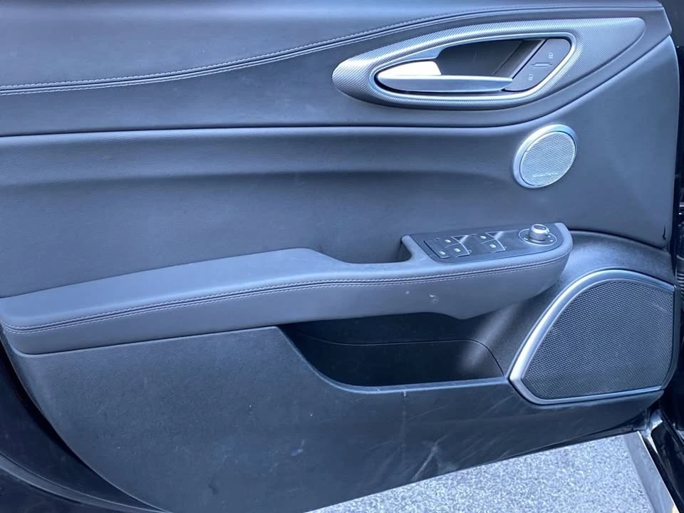 2022 Alfa Romeo Giulia - Image 10 of 19