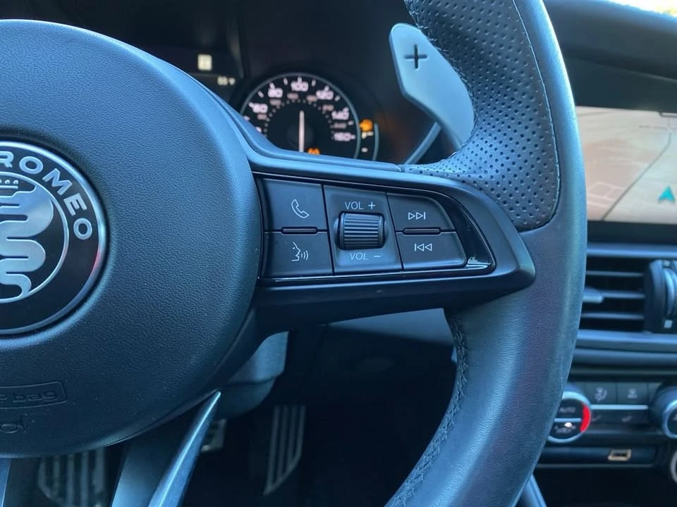 2022 Alfa Romeo Giulia - Image 18 of 19