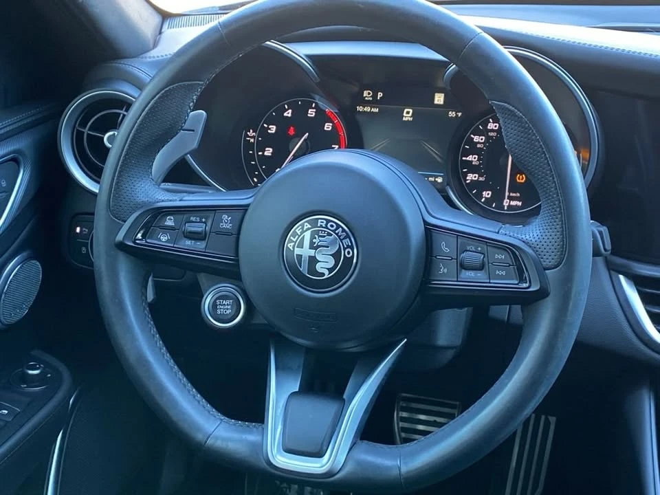 2022 Alfa Romeo Giulia - Image 16 of 19
