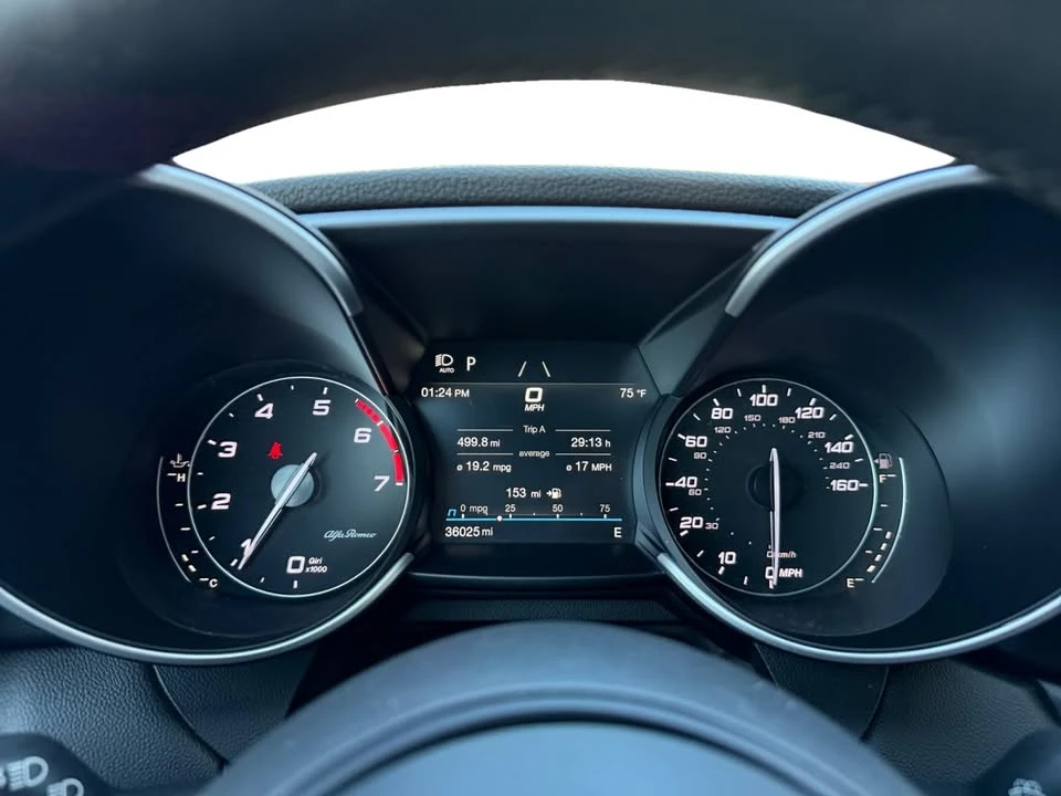 2022 Alfa Romeo Giulia - Image 15 of 20
