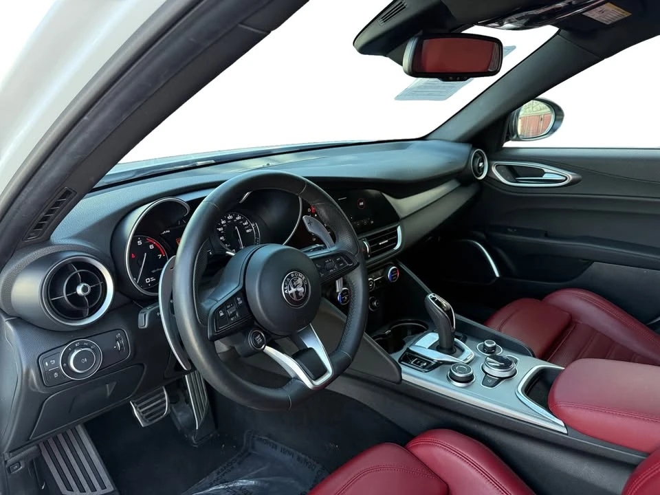 2022 Alfa Romeo Giulia - Image 9 of 20