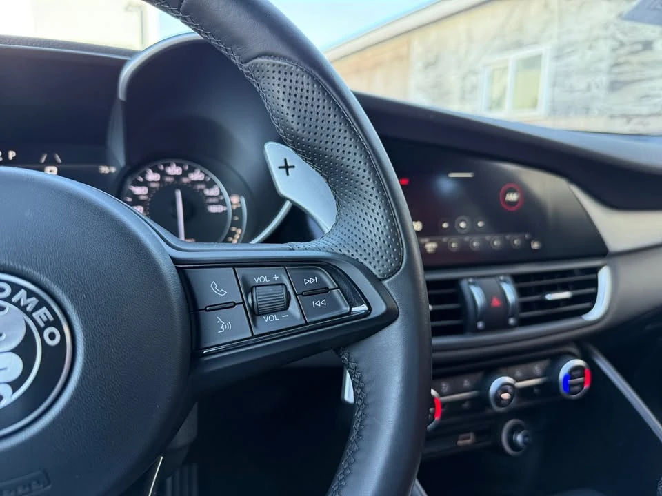 2022 Alfa Romeo Giulia - Image 18 of 20