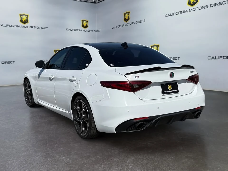 2022 Alfa Romeo Giulia - Image 3 of 20