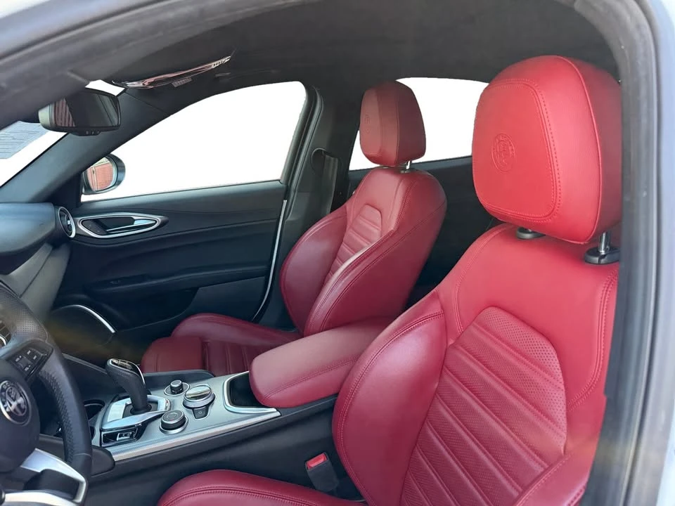 2022 Alfa Romeo Giulia - Image 10 of 20