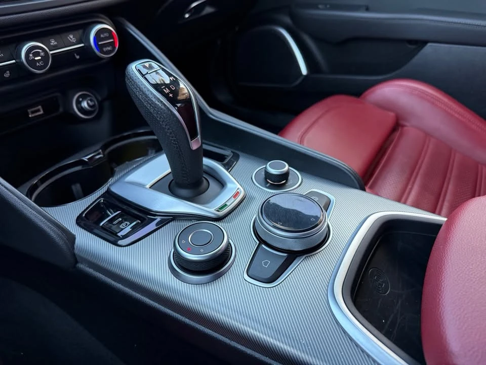 2022 Alfa Romeo Giulia - Image 17 of 20