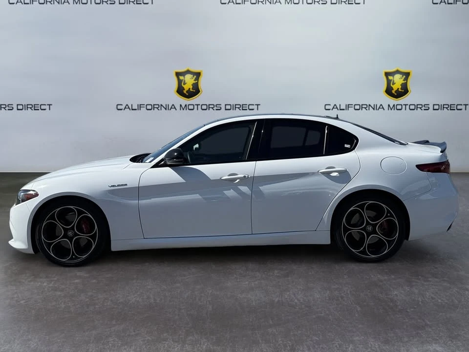 2022 Alfa Romeo Giulia - Image 2 of 20