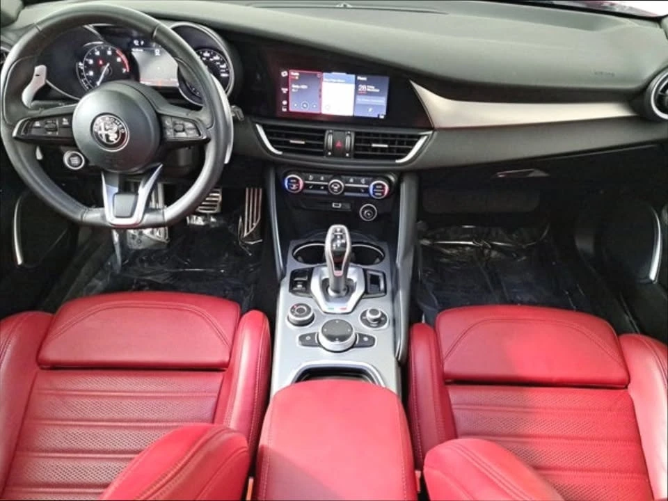 2022 Alfa Romeo Giulia - Image 15 of 19
