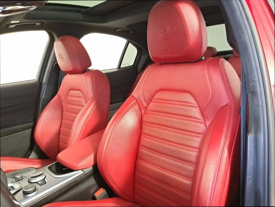 2022 Alfa Romeo Giulia - Image 19 of 19