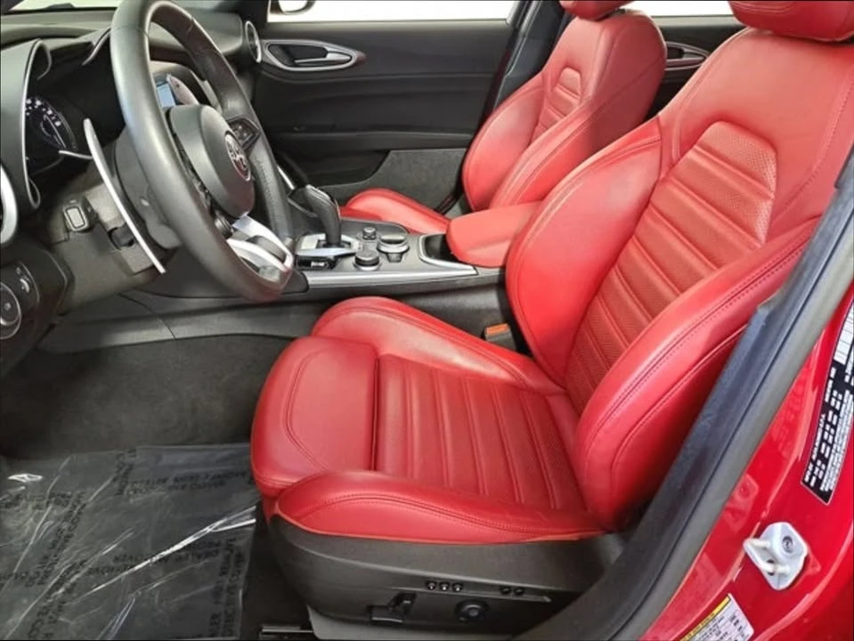 2022 Alfa Romeo Giulia - Image 18 of 19