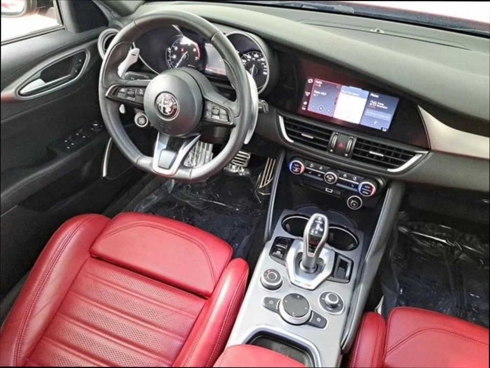 2022 Alfa Romeo Giulia - Image 14 of 19