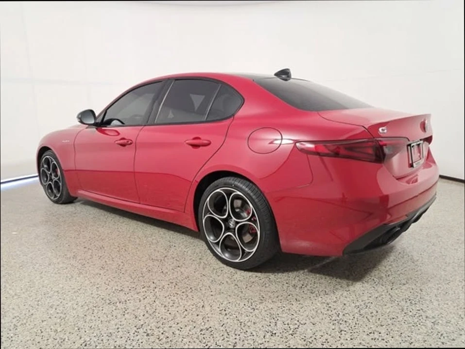 2022 Alfa Romeo Giulia - Image 6 of 19