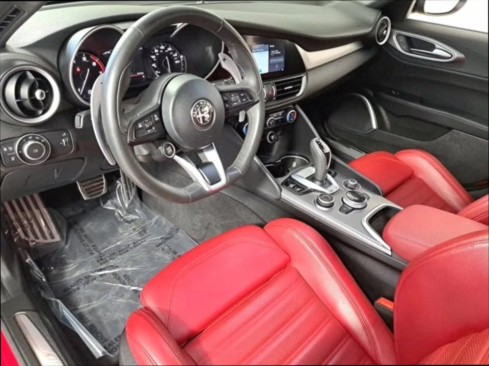 2022 Alfa Romeo Giulia - Image 17 of 19