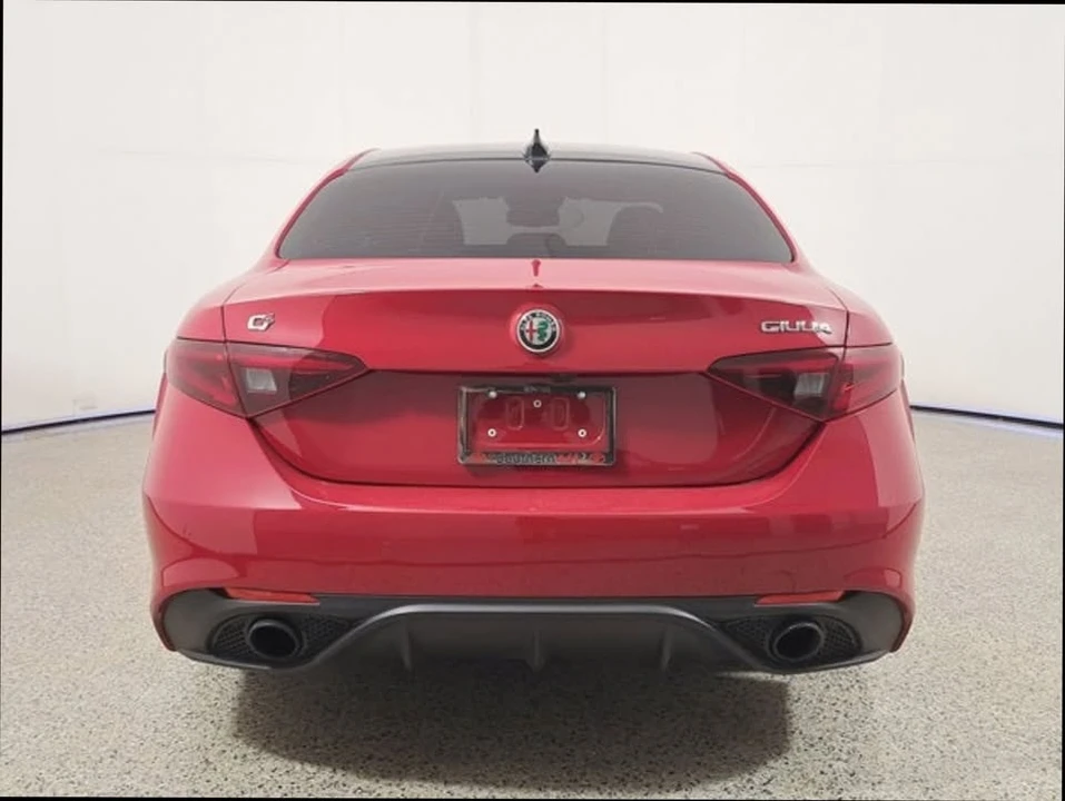 2022 Alfa Romeo Giulia - Image 5 of 19