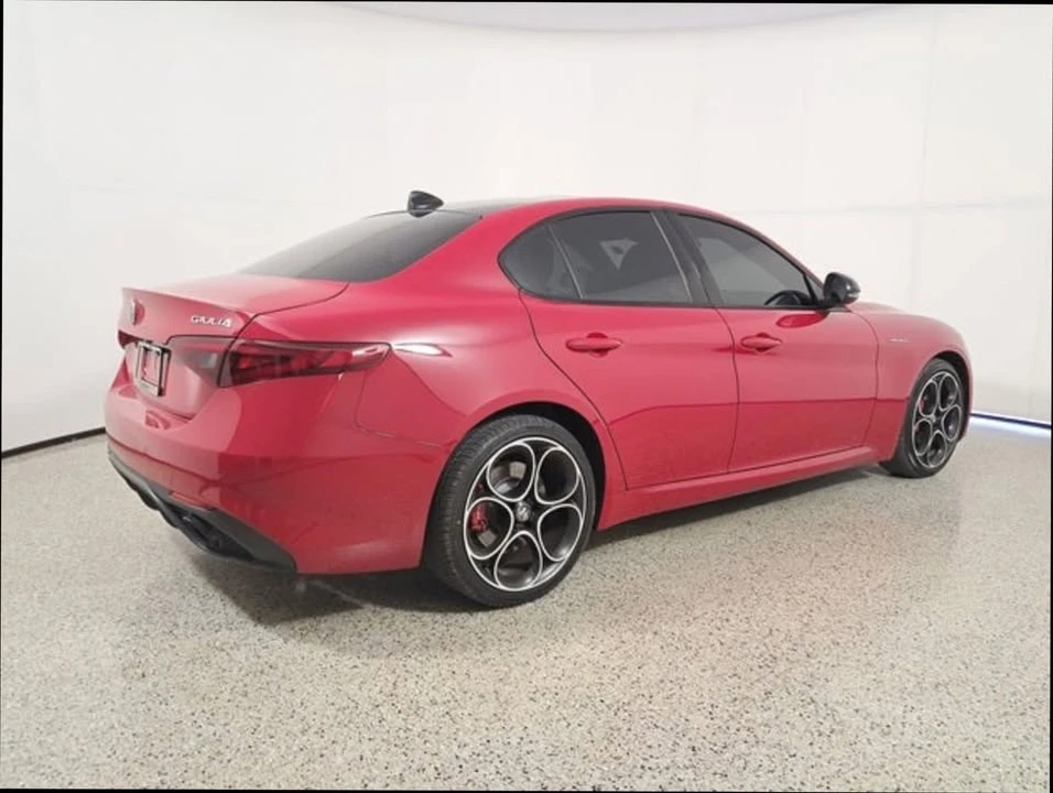 2022 Alfa Romeo Giulia - Image 4 of 19