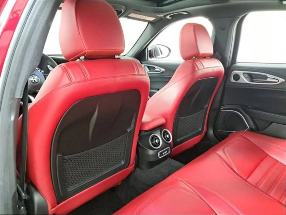 2022 Alfa Romeo Giulia - Image 10 of 19