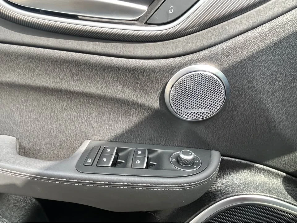 2022 Alfa Romeo Giulia - Image 12 of 17
