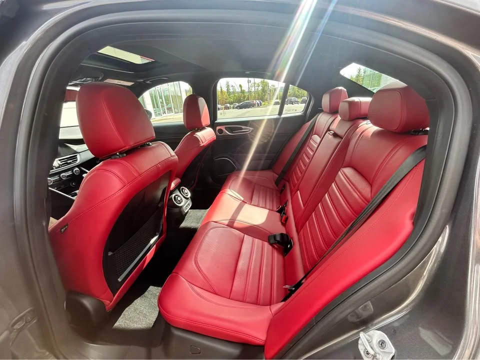 2022 Alfa Romeo Giulia - Image 10 of 17