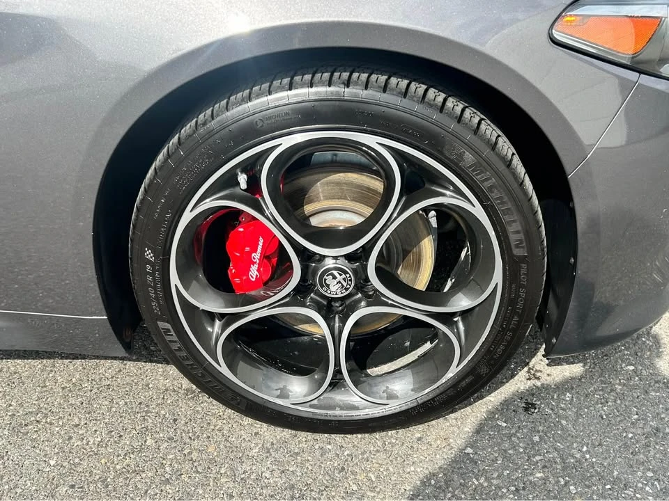2022 Alfa Romeo Giulia - Image 9 of 17