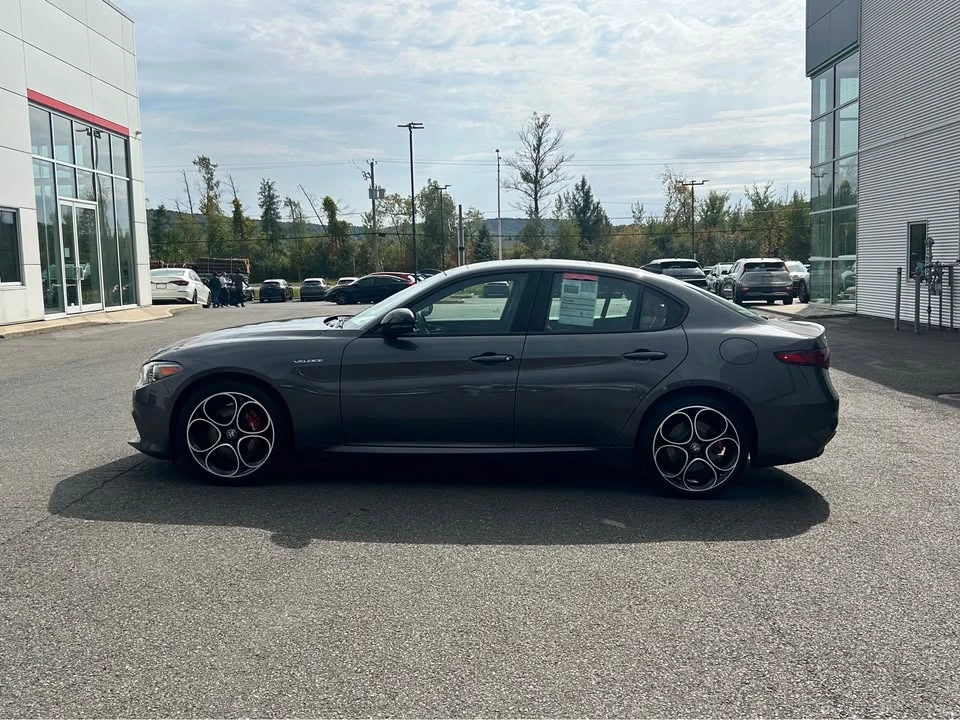 2022 Alfa Romeo Giulia - Image 4 of 17