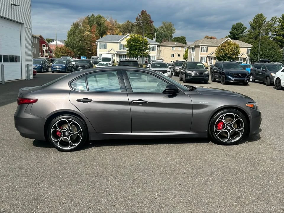 2022 Alfa Romeo Giulia - Image 8 of 17