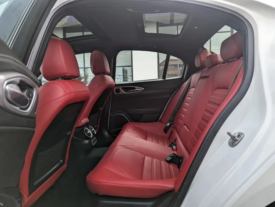 2022 Alfa Romeo Giulia - Image 19 of 20