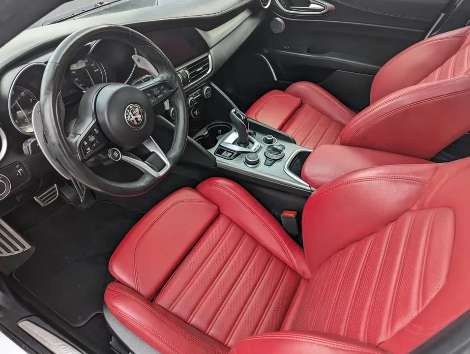 2022 Alfa Romeo Giulia - Image 11 of 20