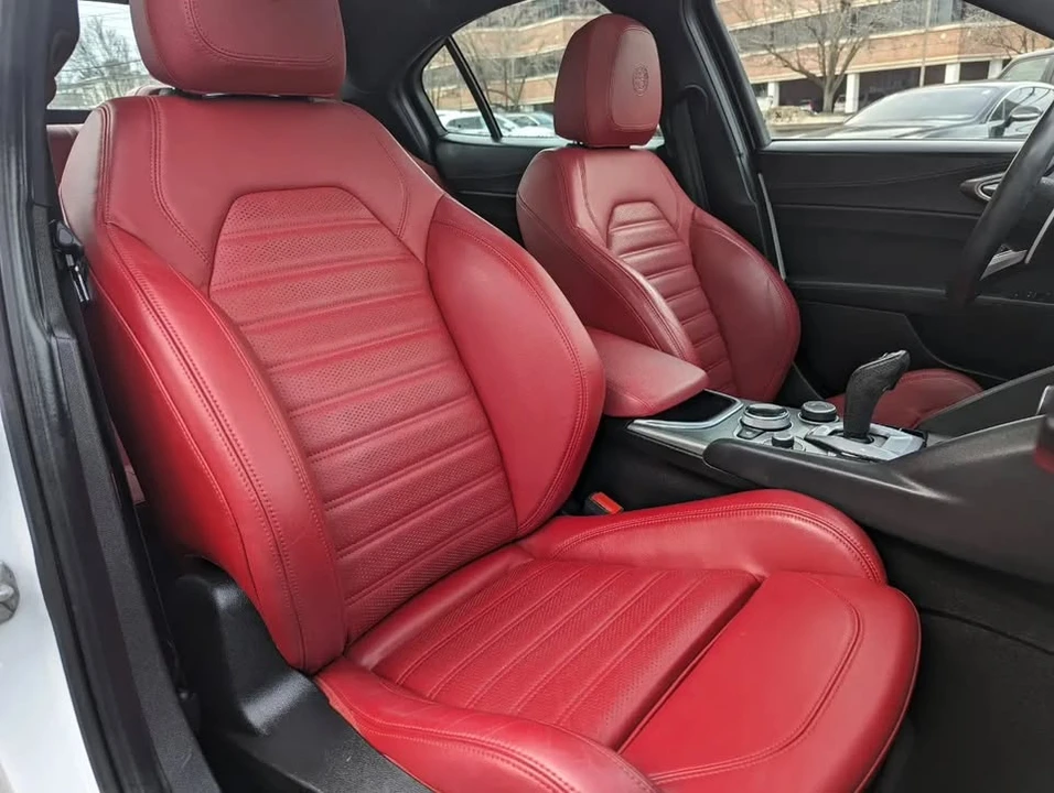 2022 Alfa Romeo Giulia - Image 16 of 20
