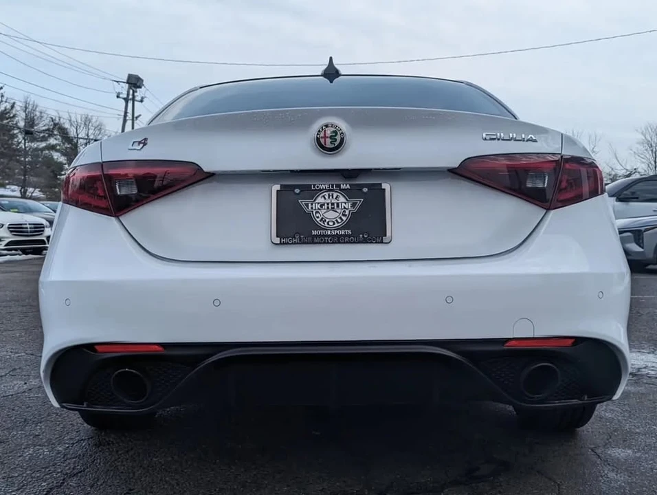 2022 Alfa Romeo Giulia - Image 9 of 20