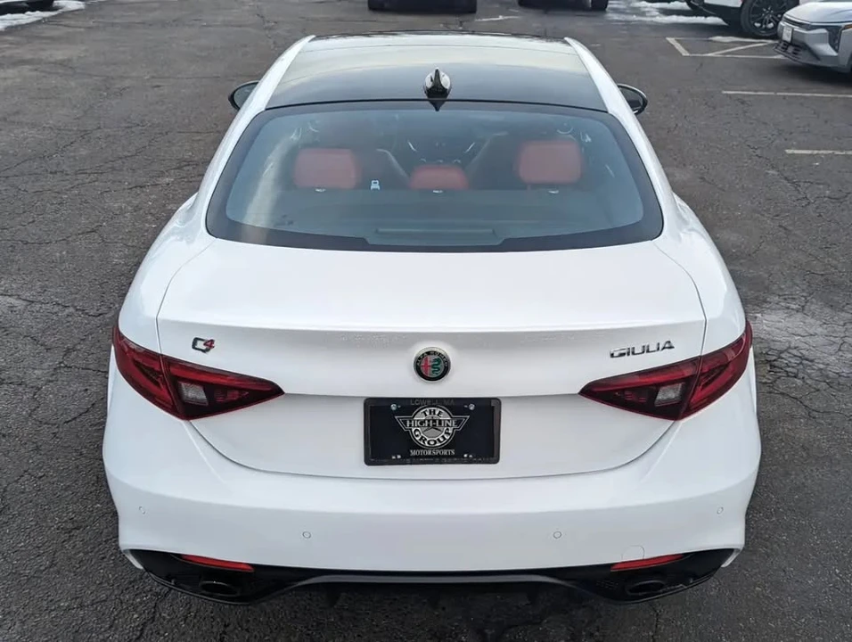 2022 Alfa Romeo Giulia - Image 8 of 20