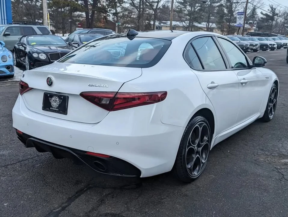 2022 Alfa Romeo Giulia - Image 7 of 20