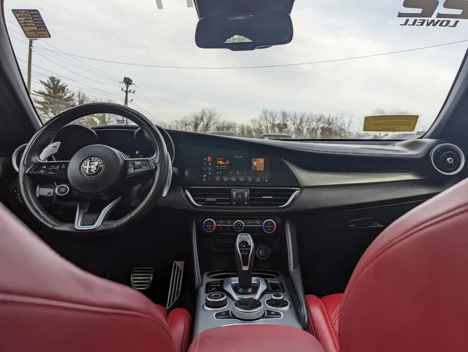 2022 Alfa Romeo Giulia - Image 18 of 20