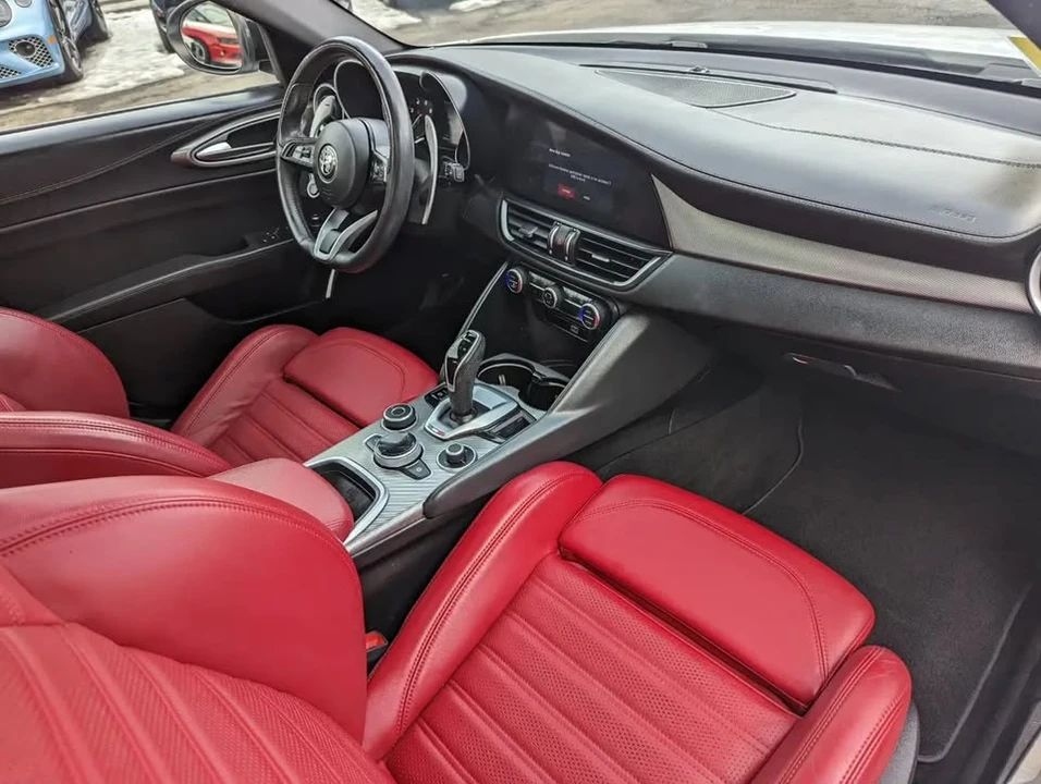 2022 Alfa Romeo Giulia - Image 15 of 20