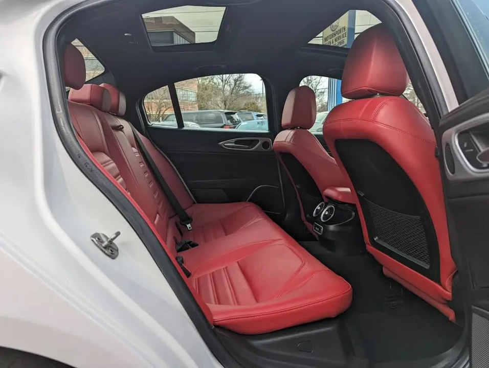 2022 Alfa Romeo Giulia - Image 17 of 20