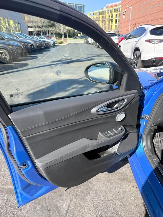 2022 Alfa Romeo Giulia - Image 7 of 14