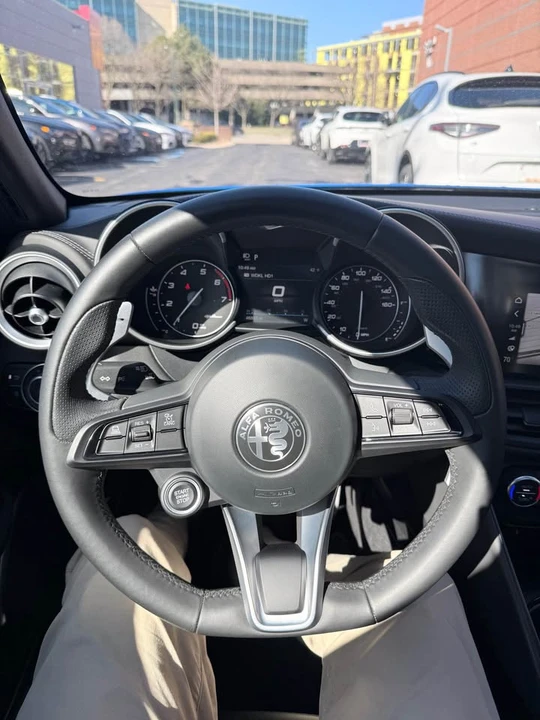 2022 Alfa Romeo Giulia - Image 13 of 14
