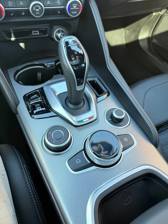 2022 Alfa Romeo Giulia - Image 11 of 14