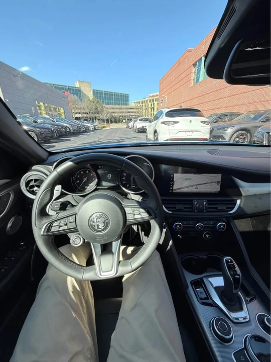 2022 Alfa Romeo Giulia - Image 9 of 14