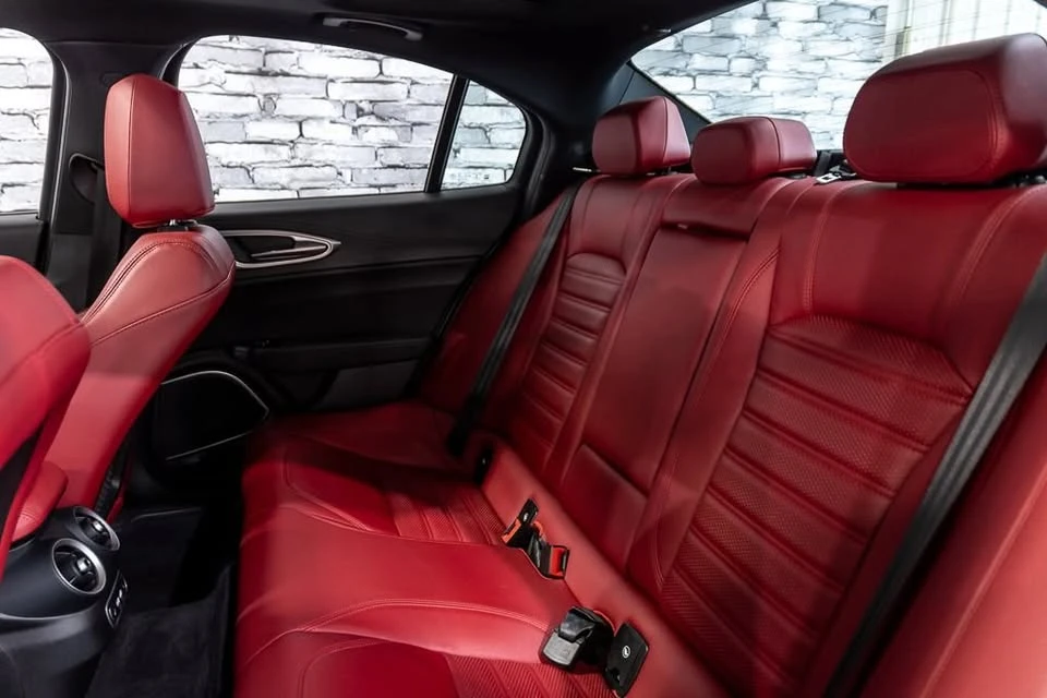2022 Alfa Romeo Giulia - Image 6 of 19