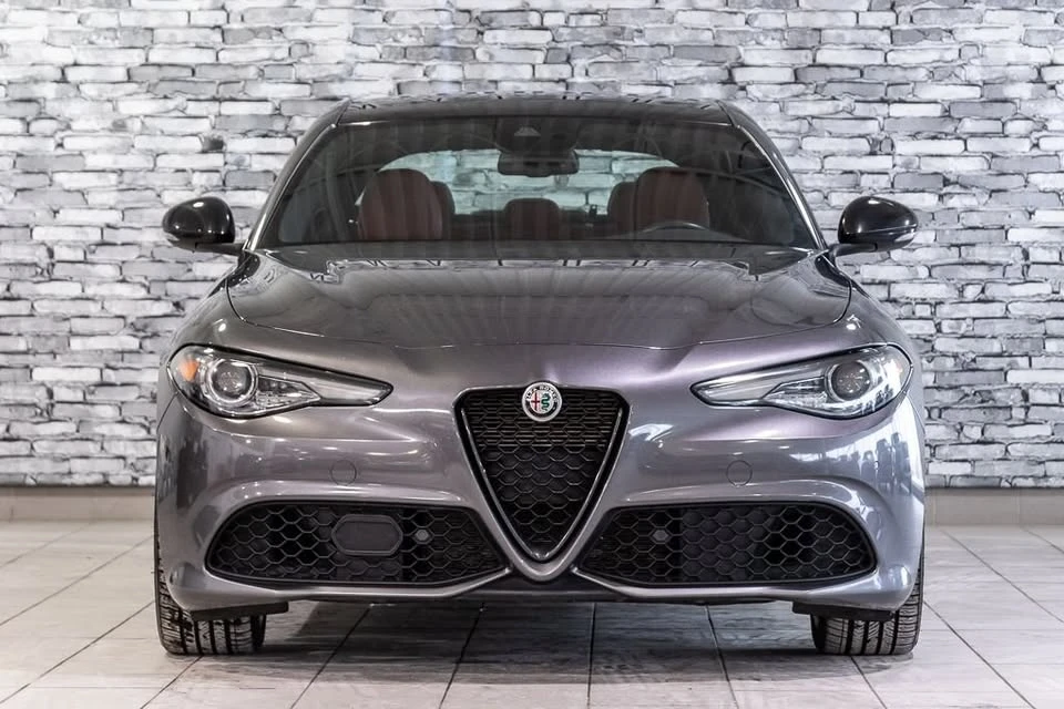 2022 Alfa Romeo Giulia - Image 12 of 19