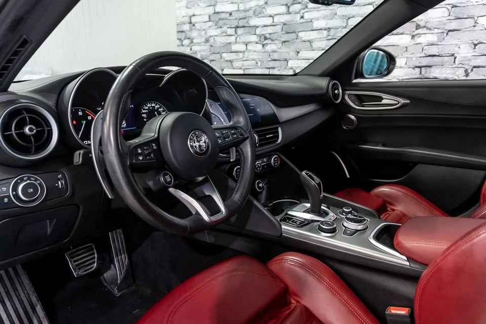 2022 Alfa Romeo Giulia - Image 4 of 19
