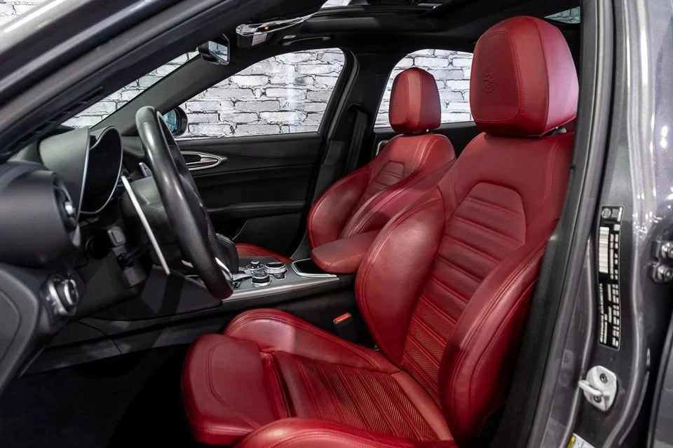 2022 Alfa Romeo Giulia - Image 11 of 19