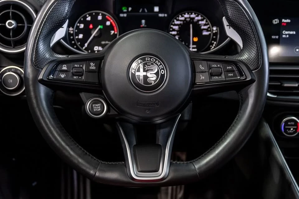 2022 Alfa Romeo Giulia - Image 5 of 19