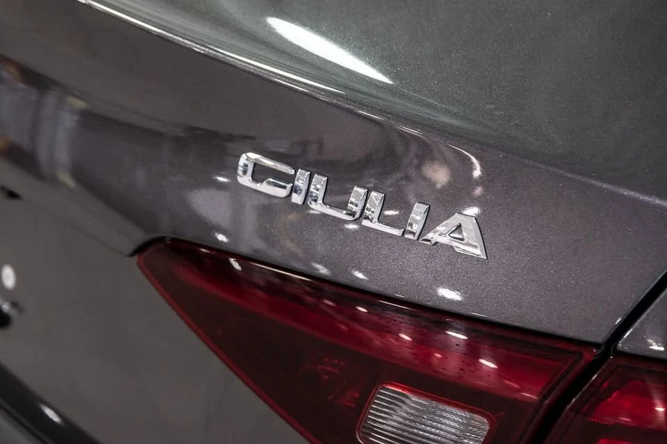 2022 Alfa Romeo Giulia - Image 18 of 19