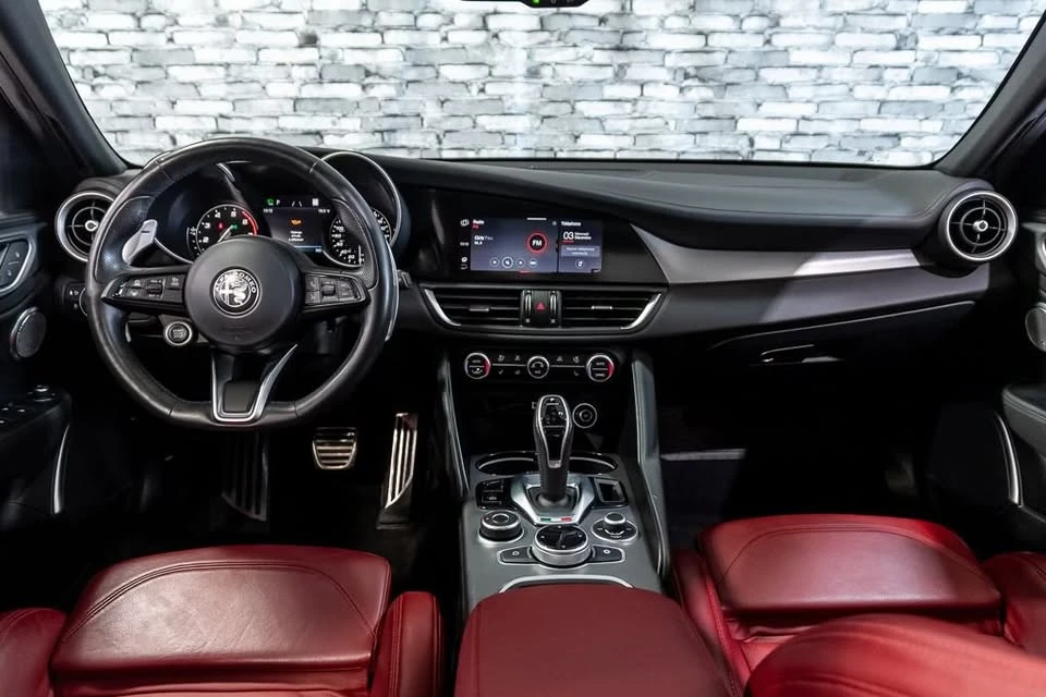 2022 Alfa Romeo Giulia - Image 8 of 19