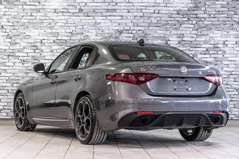 2022 Alfa Romeo Giulia - Image 14 of 19